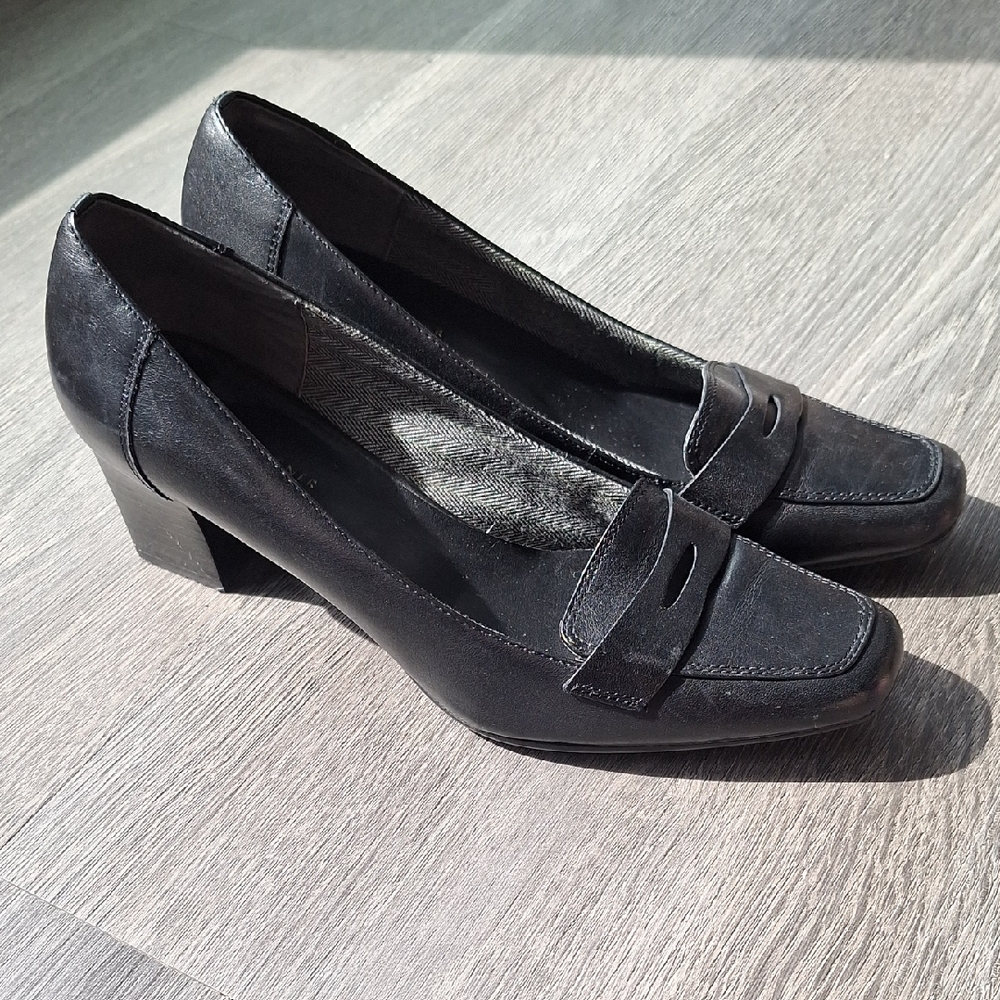 Etienne Aigner Stacked Block Heel Loafer | Size 8 | Black Leather